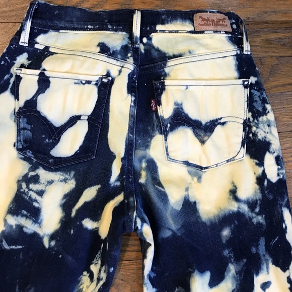 Levis Flair Distressed Jeans - Picture 4 of 6